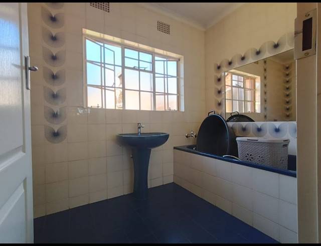 3 BEDROOM PROPERTY TO RENT IN DERSLEY